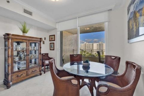 Condo in Key Biscayne, Florida, 3 bedrooms  № 1956287 - photo 9