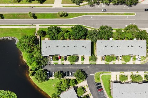 Adosado en alquiler en Brandon, Florida, 3 dormitorios, 178.09 m2 № 1869487 - foto 1