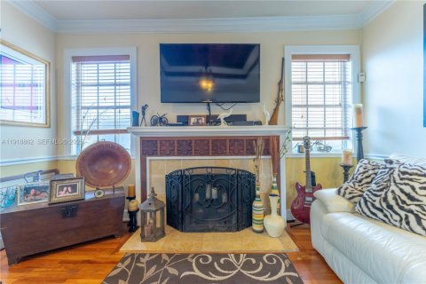 Casa en venta en Miami, Florida, 3 dormitorios, 122.63 m2 № 1983807 - foto 9