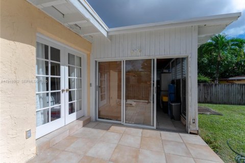 Casa en venta en Miami, Florida, 3 dormitorios, 122.63 m2 № 1983807 - foto 25