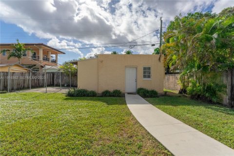 Casa en venta en Miami, Florida, 3 dormitorios, 122.63 m2 № 1983807 - foto 27