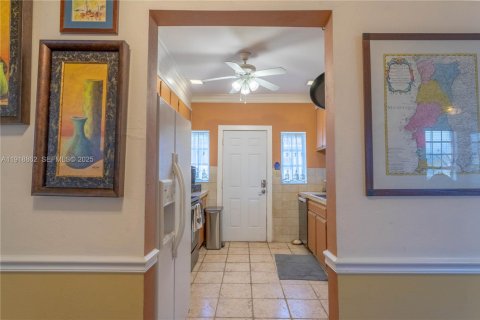 Casa en venta en Miami, Florida, 3 dormitorios, 122.63 m2 № 1983807 - foto 14