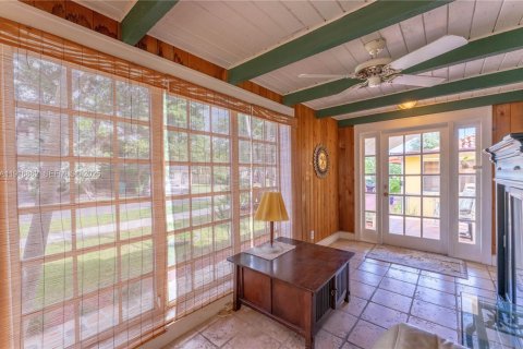 Casa en venta en Miami, Florida, 3 dormitorios, 122.63 m2 № 1983807 - foto 5