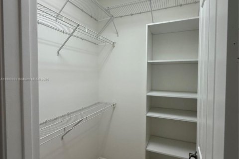 House in Boynton Beach, Florida 3 bedrooms, 160.44 sq.m. № 1945210 - photo 13