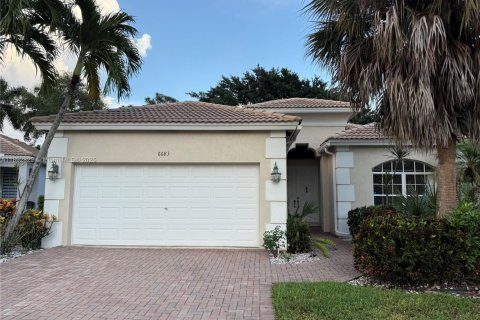 House in Boynton Beach, Florida 3 bedrooms, 160.44 sq.m. № 1945210 - photo 1