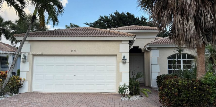 House in Boynton Beach, Florida 3 bedrooms, 160.44 sq.m. № 1945210