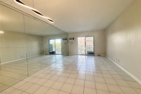 Снять в аренду кондоминиум в Форт-Лодердейл, Флорида 1 спальня, 60.11м2, № 1958557 - фото 5