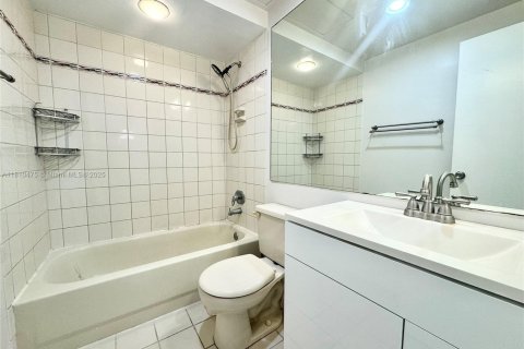 Снять в аренду кондоминиум в Форт-Лодердейл, Флорида 1 спальня, 60.11м2, № 1958557 - фото 6