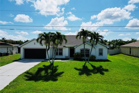 Casa en venta en Cape Coral, Florida, 4 dormitorios, 181.16 m2 № 1806699 - foto 12