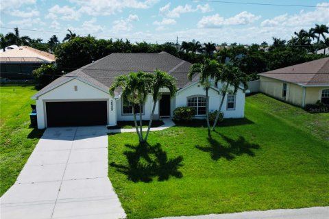 Casa en venta en Cape Coral, Florida, 4 dormitorios, 181.16 m2 № 1806699 - foto 1