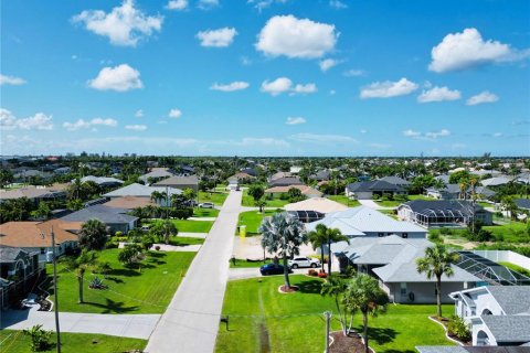 Casa en venta en Cape Coral, Florida, 4 dormitorios, 181.16 m2 № 1806699 - foto 10