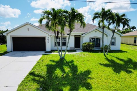Casa en venta en Cape Coral, Florida, 4 dormitorios, 181.16 m2 № 1806699 - foto 2