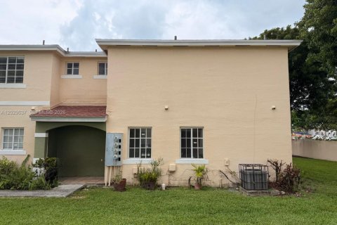 House in Cutler Bay, Florida 3 bedrooms, 118.91 sq.m. № 2086284 - photo 3