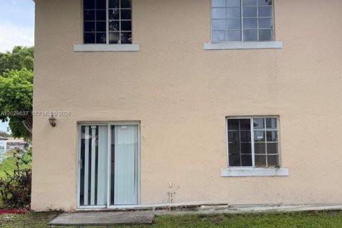 House in Cutler Bay, Florida 3 bedrooms, 118.91 sq.m. № 2086284 - photo 4