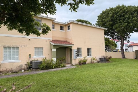 House in Cutler Bay, Florida 3 bedrooms, 118.91 sq.m. № 2086284 - photo 2