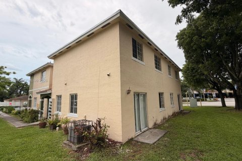 House in Cutler Bay, Florida 3 bedrooms, 118.91 sq.m. № 2086284 - photo 5