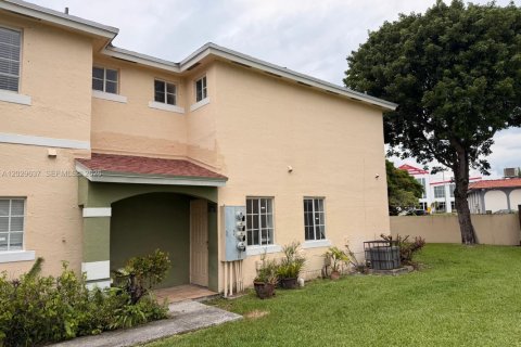 House in Cutler Bay, Florida 3 bedrooms, 118.91 sq.m. № 2086284