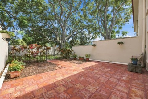 Townhouse in Dunedin, Florida 3 bedrooms, 141.95 sq.m. № 2308825 - photo 6