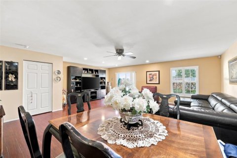 Townhouse in Dunedin, Florida 3 bedrooms, 141.95 sq.m. № 2308825 - photo 10