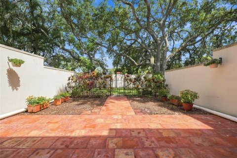 Townhouse in Dunedin, Florida 3 bedrooms, 141.95 sq.m. № 2308825 - photo 7