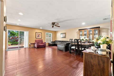 Townhouse in Dunedin, Florida 3 bedrooms, 141.95 sq.m. № 2308825 - photo 5