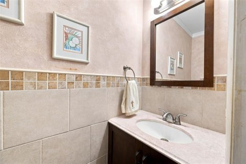 Townhouse in Dunedin, Florida 3 bedrooms, 141.95 sq.m. № 2308825 - photo 17