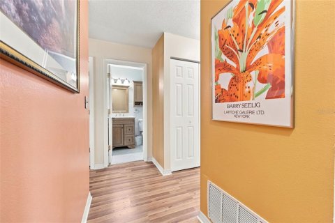 Townhouse in Dunedin, Florida 3 bedrooms, 141.95 sq.m. № 2308825 - photo 23