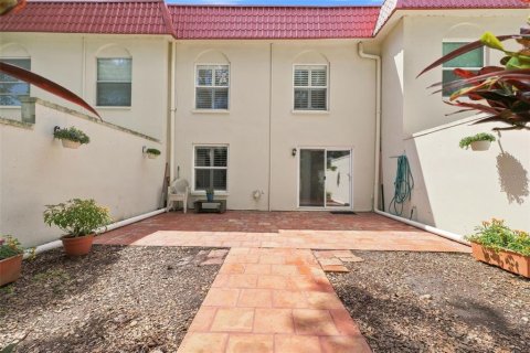 Townhouse in Dunedin, Florida 3 bedrooms, 141.95 sq.m. № 2308825 - photo 8