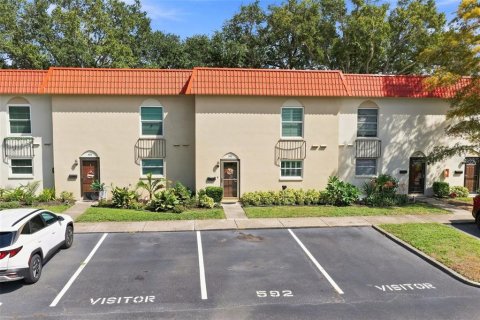 Townhouse in Dunedin, Florida 3 bedrooms, 141.95 sq.m. № 2308825 - photo 2