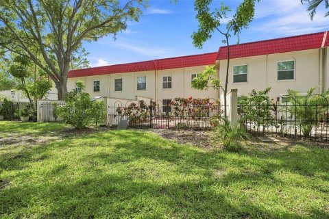 Townhouse in Dunedin, Florida 3 bedrooms, 141.95 sq.m. № 2308825 - photo 30