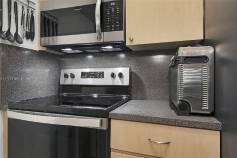 Купить таунхаус в Суитуотер, Флорида 3 спальни, 87.05м2, № 1941173 - фото 9