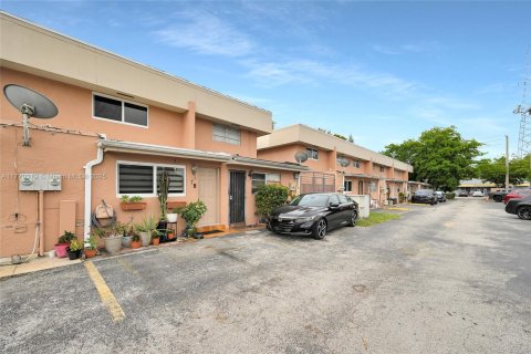 Купить таунхаус в Суитуотер, Флорида 3 спальни, 87.05м2, № 1941173 - фото 3