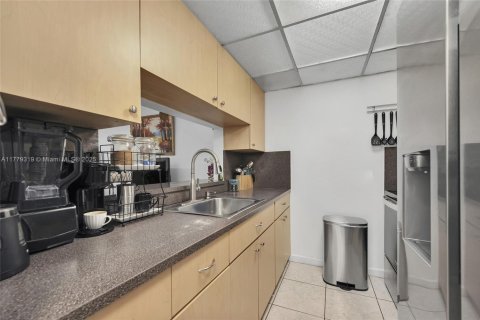 Купить таунхаус в Суитуотер, Флорида 3 спальни, 87.05м2, № 1941173 - фото 7