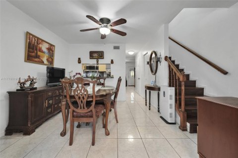 Купить таунхаус в Суитуотер, Флорида 3 спальни, 87.05м2, № 1941173 - фото 11