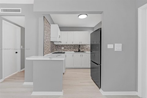 Condominio en venta en Miami Beach, Florida, 1 dormitorio, 65.03 m2 № 1956503 - foto 4