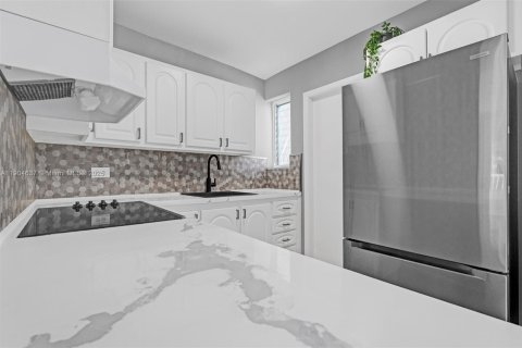 Condominio en venta en Miami Beach, Florida, 1 dormitorio, 65.03 m2 № 1956503 - foto 1