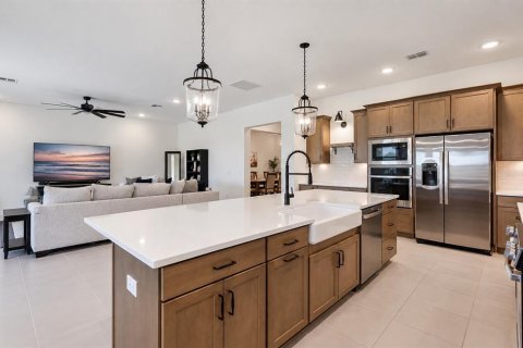 House in Winter Garden, Florida 5 bedrooms, 339.74 sq.m. № 2123849 - photo 2