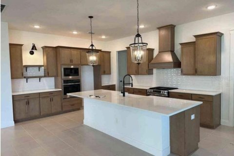 House in Winter Garden, Florida 5 bedrooms, 339.74 sq.m. № 2123849 - photo 11