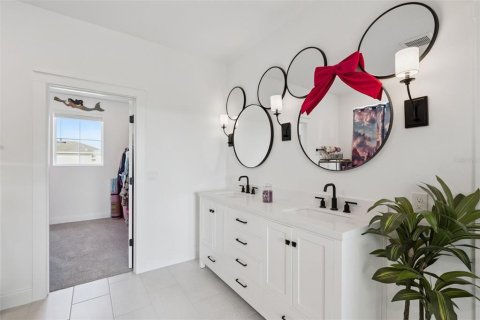 House in Winter Garden, Florida 5 bedrooms, 339.74 sq.m. № 2123849 - photo 24
