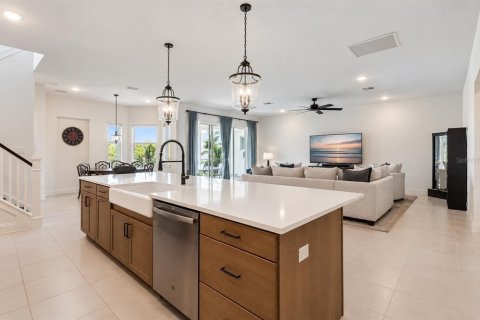 House in Winter Garden, Florida 5 bedrooms, 339.74 sq.m. № 2123849 - photo 9