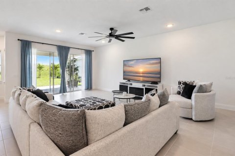 House in Winter Garden, Florida 5 bedrooms, 339.74 sq.m. № 2123849 - photo 16
