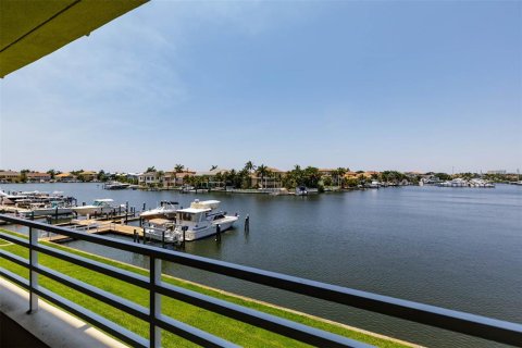Condominio en alquiler en Saint Petersburg, Florida, 2 dormitorios, 131.46 m2 № 1849785 - foto 27