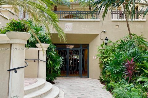 Condominio en alquiler en Sunrise, Florida, 3 dormitorios, 173.26 m2 № 1999457 - foto 3