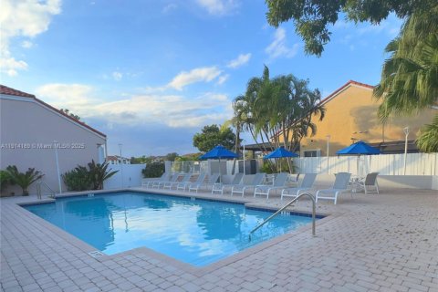 Купить виллу или дом в Холливуд, Флорида 3 спальни, 137.4м2, № 1971682 - фото 16