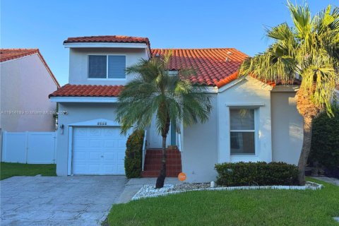 Купить виллу или дом в Холливуд, Флорида 3 спальни, 137.4м2, № 1971682 - фото 1