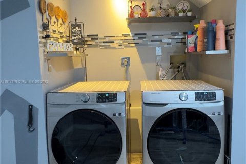 Купить виллу или дом в Холливуд, Флорида 3 спальни, 137.4м2, № 1971682 - фото 15