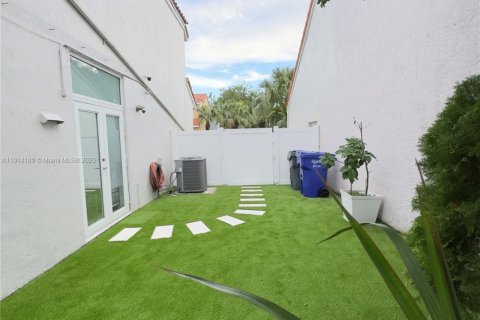 Купить виллу или дом в Холливуд, Флорида 3 спальни, 137.4м2, № 1971682 - фото 23