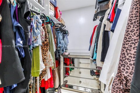 Copropriété à vendre à Miami, Floride: 2 chambres, 119.57 m2 № 2041850 - photo 15