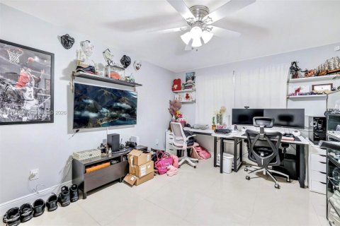 Copropriété à vendre à Miami, Floride: 2 chambres, 119.57 m2 № 2041850 - photo 24