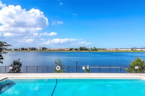 Copropriété à vendre à Miami, Floride: 2 chambres, 119.57 m2 № 2041850 - photo 30